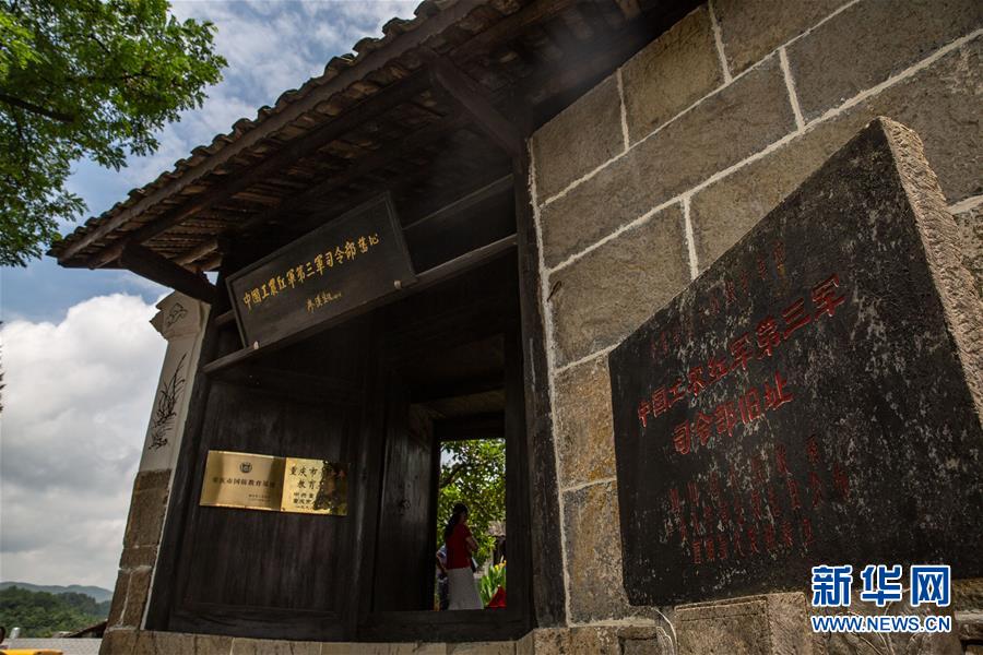 （壯麗70年&middot;奮斗新時(shí)代&mdash;&mdash;記者再走長征路&middot;圖文互動(dòng)）（1）手捧棉被憶紅軍：走了那么多年，我們都念他們的好