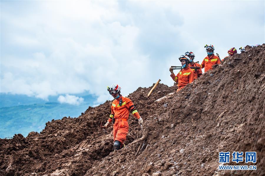 （新華全媒頭條&middot;圖文互動(dòng)）（3）有一絲希望，就盡百倍努力&mdash;&mdash;貴州水城&ldquo;7&middot;23&rdquo;特大山體滑坡72小時(shí)救援紀(jì)實(shí)
