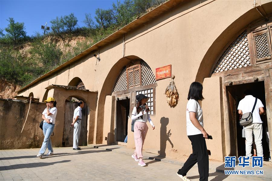 （新華全媒頭條&middot;壯麗70年&middot;奮斗新時(shí)代&mdash;&mdash;記者再走長(zhǎng)征路&middot;圖文互動(dòng)）（9）紅星，從這里照耀中國&mdash;&mdash;陜北見證中國革命的歷史轉(zhuǎn)折