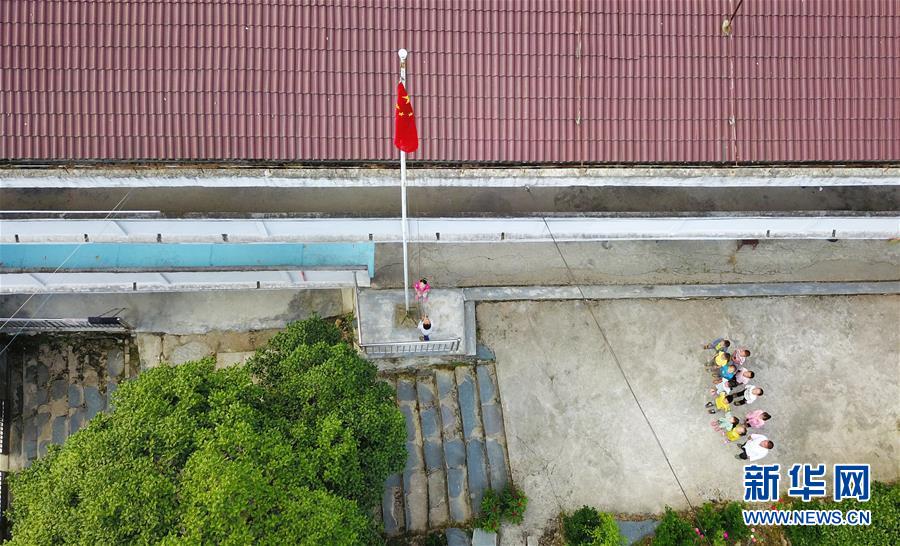 （圖片故事）（4）深山&middot;村小&middot;三十七年