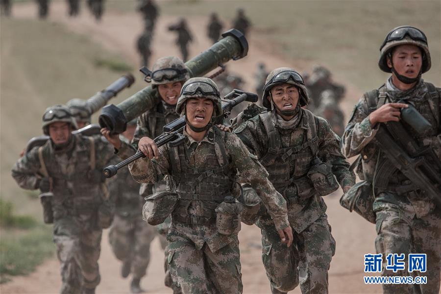 （新華全媒頭條&middot;圖文互動(dòng)）（13）沿著中國(guó)特色強(qiáng)軍之路闊步前進(jìn)&mdash;&mdash;黨中央、中央軍委領(lǐng)導(dǎo)推進(jìn)國(guó)防和軍隊(duì)建設(shè)70年紀(jì)實(shí)