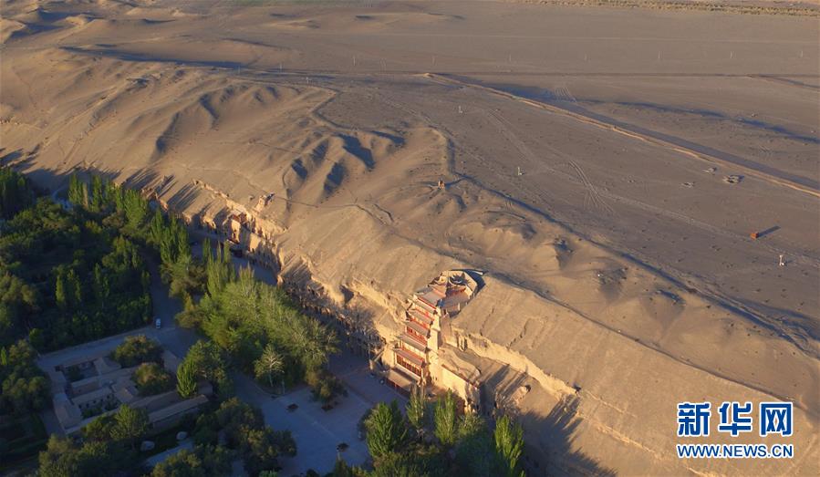 （時(shí)代先鋒&middot;圖文互動(dòng)）（12）此生不悔入沙海 勇?lián)厝问家娊?mdash;&mdash;敦煌研究院文物保護(hù)利用群體群像