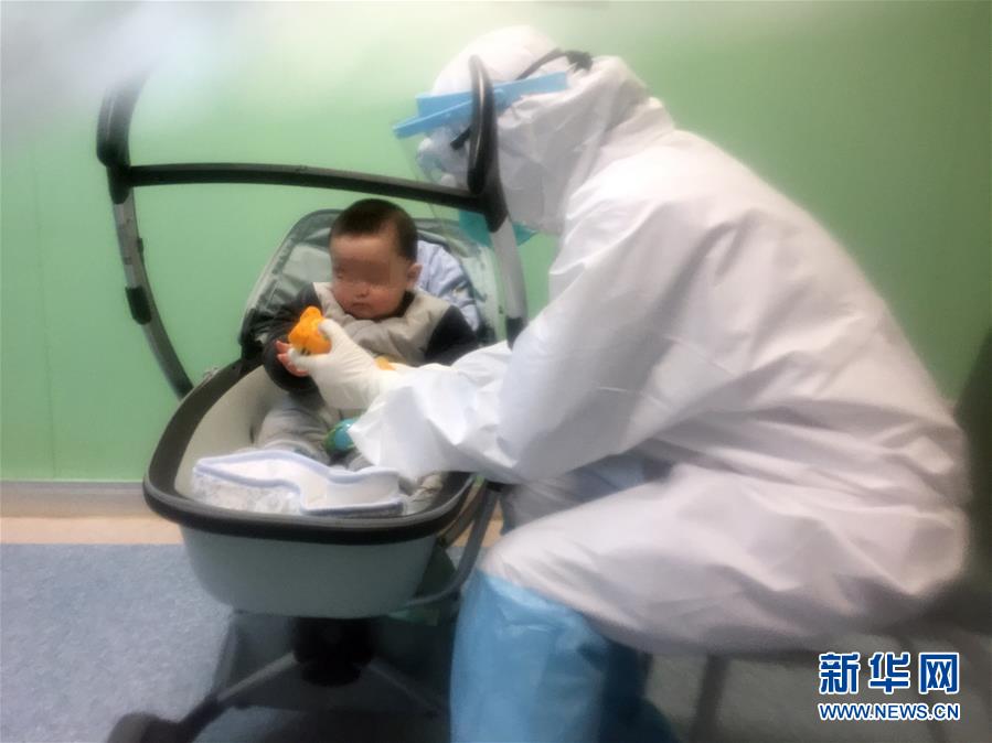 （新華全媒頭條&middot;圖文互動）（7）人間至味是團圓&mdash;&mdash;武漢庚子元宵節(jié)全紀(jì)錄