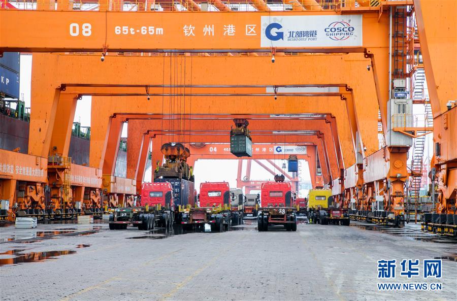 （圖文互動）（4）抓好防疫保暢，還管司機吃飯&mdash;&mdash;廣西欽州保稅港區(qū)服務(wù)企業(yè)復(fù)工見聞