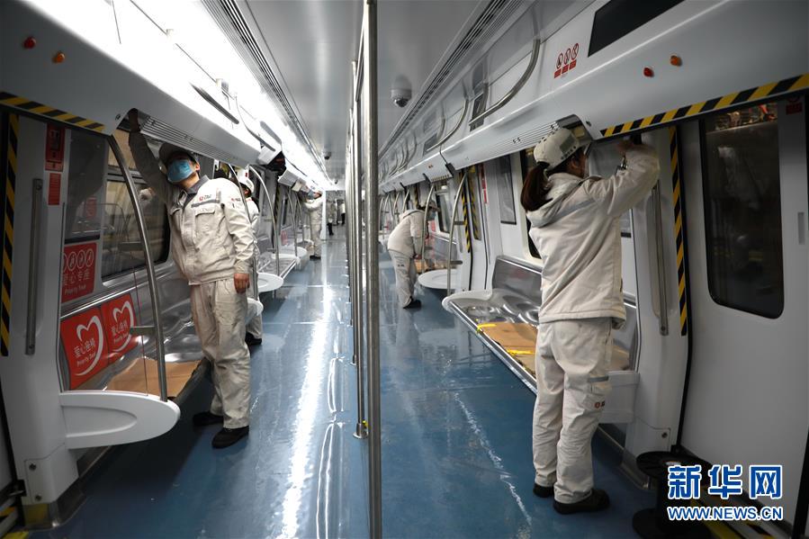 （圖文互動(dòng)）（3）吃粉擼串，商圈&ldquo;打卡&rdquo;，動(dòng)車出廠&mdash;&mdash;湖南&ldquo;標(biāo)簽&rdquo;復(fù)蘇記