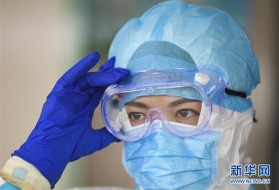 （一線抗疫群英譜&middot;圖文互動(dòng)）（4）&ldquo;我已躬身入局，勢(shì)要共渡難關(guān)!&rdquo;&mdash;&mdash;戰(zhàn)&ldquo;疫&rdquo;一線醫(yī)生黃霞