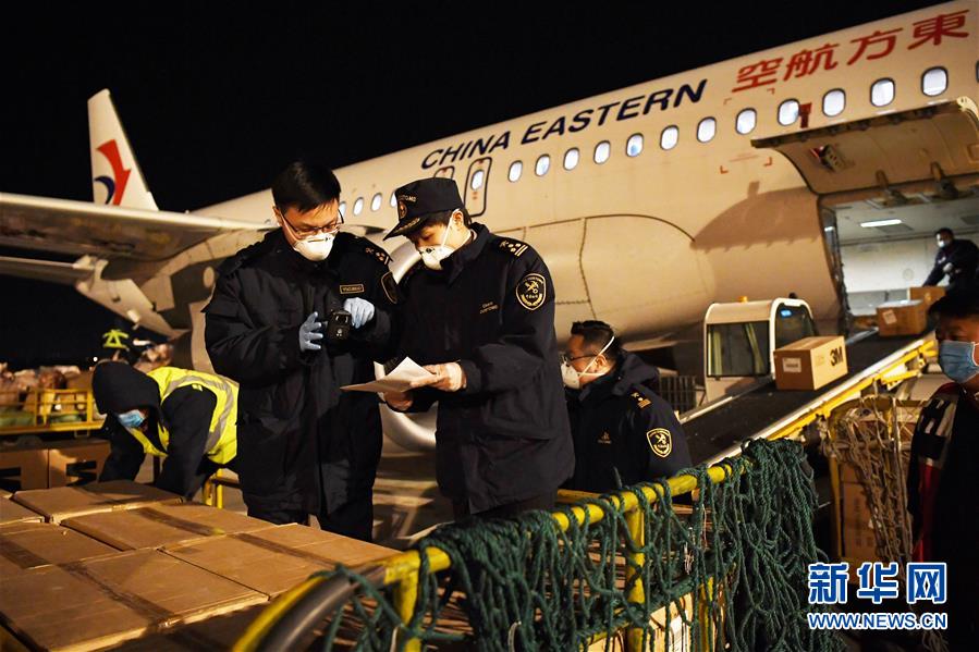 （新華全媒頭條&middot;在習(xí)近平新時(shí)代中國特色社會(huì)主義思想指引下&mdash;&mdash;新時(shí)代新作為新篇章&middot;圖文互動(dòng)）（11）同心戰(zhàn)&ldquo;疫&rdquo;彰顯人民至上&mdash;&mdash;各地各部門貫徹落實(shí)習(xí)近平總書記重要指示精神統(tǒng)籌推進(jìn)疫情防控和經(jīng)濟(jì)社會(huì)發(fā)展 