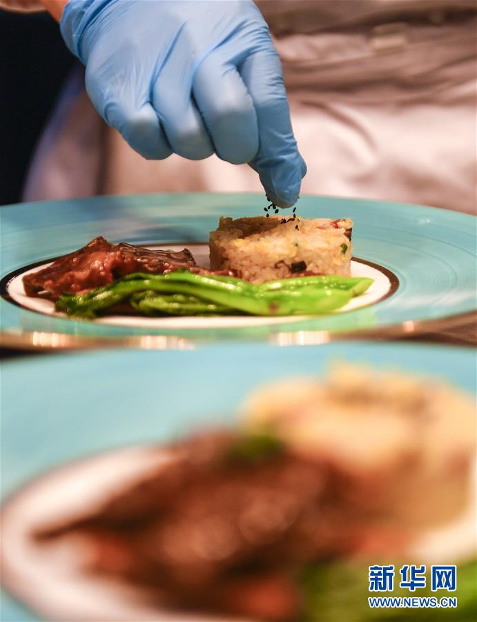 （圖文互動(dòng)）（2）東北&ldquo;大盤菜&rdquo;與&ldquo;公勺公筷&rdquo;攜手同行