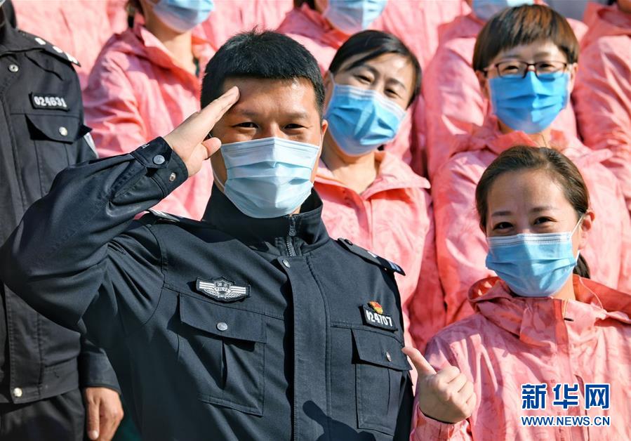 （習(xí)近平致敬的戰(zhàn)&ldquo;疫&rdquo;英雄&middot;公安干警篇&middot;圖文互動(dòng)）（1）他們，抗疫一線鑄警魂