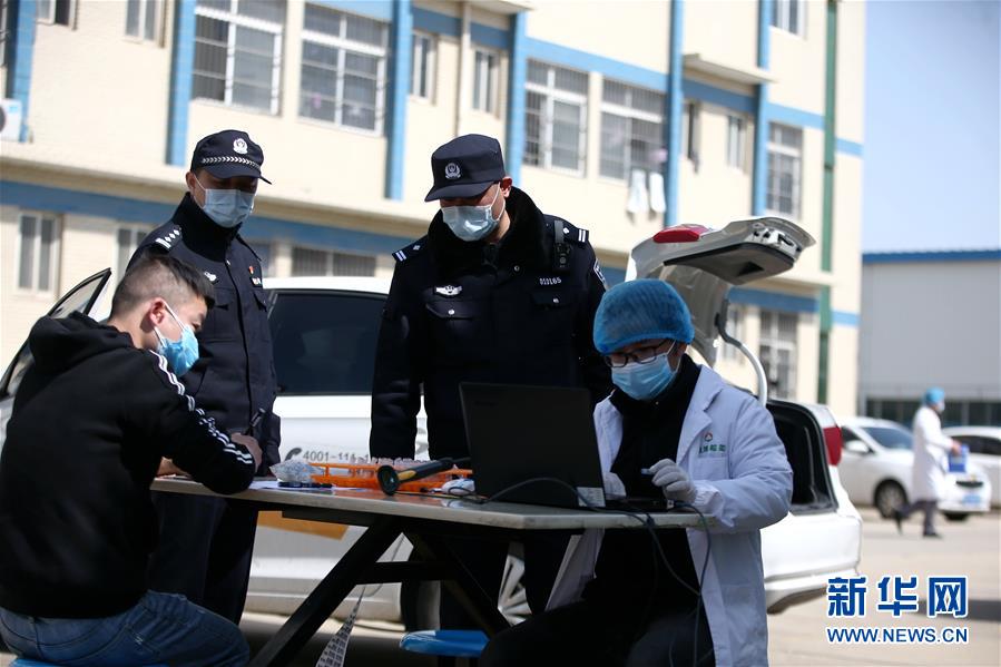 （習(xí)近平致敬的戰(zhàn)&ldquo;疫&rdquo;英雄&middot;公安干警篇&middot;圖文互動(dòng)）（3）他們，抗疫一線鑄警魂