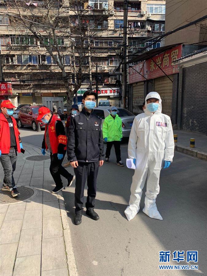 （習(xí)近平致敬的戰(zhàn)&ldquo;疫&rdquo;英雄&middot;公安干警篇&middot;圖文互動(dòng)）（6）他們，抗疫一線鑄警魂