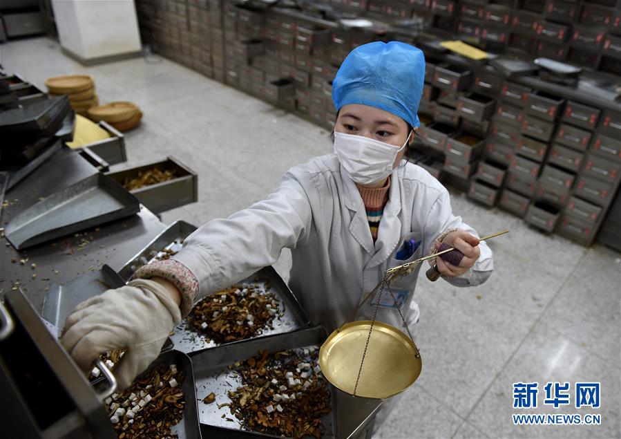 （聚焦疫情防控&middot;圖文互動(dòng)）（14）分秒必爭(zhēng)！一切為了治病救人&mdash;&mdash;中國(guó)抗疫生命至上的生動(dòng)實(shí)踐