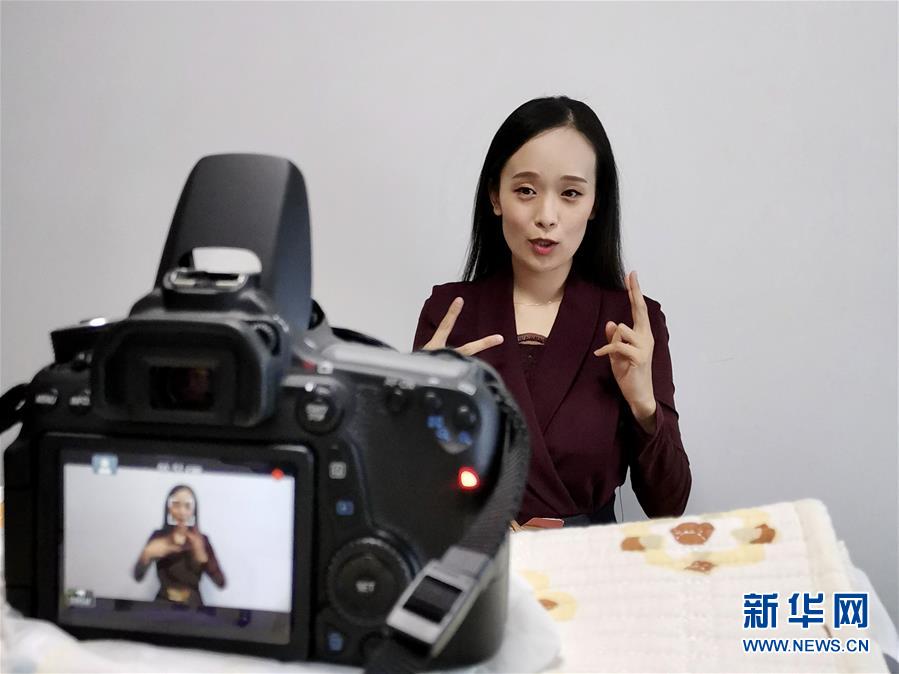 （在習(xí)近平新時(shí)代中國(guó)特色社會(huì)主義思想指引下&mdash;&mdash;新時(shí)代新作為新篇章&middot;習(xí)近平總書(shū)記關(guān)切事&middot;圖文互動(dòng)）（4）增強(qiáng)困難群眾對(duì)疫情影響的抵抗力