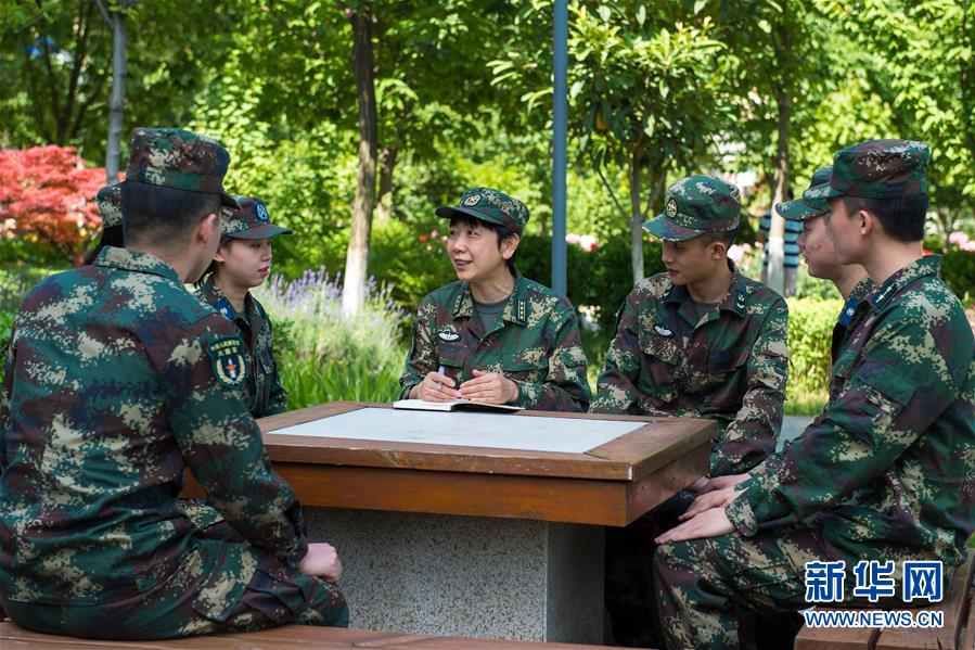 （代表委員履職&middot;圖文互動(dòng)）全國(guó)政協(xié)委員王雪梅：讓更多年輕人了解部隊(duì) 熱愛軍旅文化