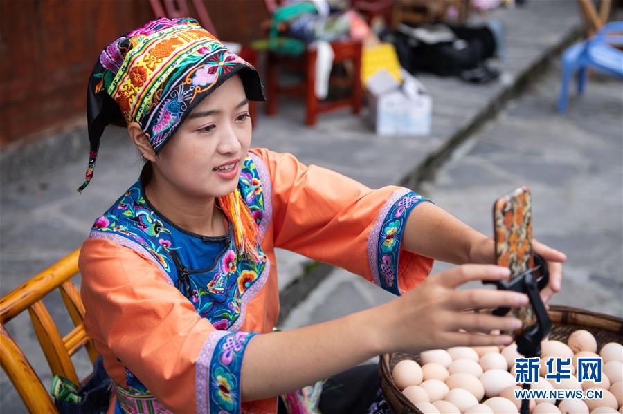 （新華全媒頭條&middot;走向我們的小康生活&middot;圖文互動(dòng)）（6）那山，那人，那苗寨&mdash;&mdash;十八洞村三代人的奮斗史
