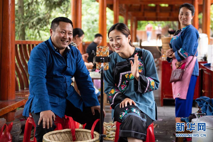 （新華全媒頭條&middot;走向我們的小康生活&middot;圖文互動(dòng)）（10）那山，那人，那苗寨&mdash;&mdash;十八洞村三代人的奮斗史