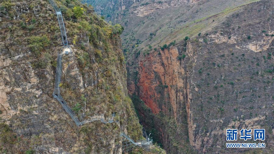 （新華全媒頭條&middot;走向我們的小康生活&middot;圖文互動）（2）奮斗繪就&ldquo;新天府&rdquo;&mdash;&mdash;川蜀大地干群&ldquo;戰(zhàn)貧&rdquo;軌跡掃描