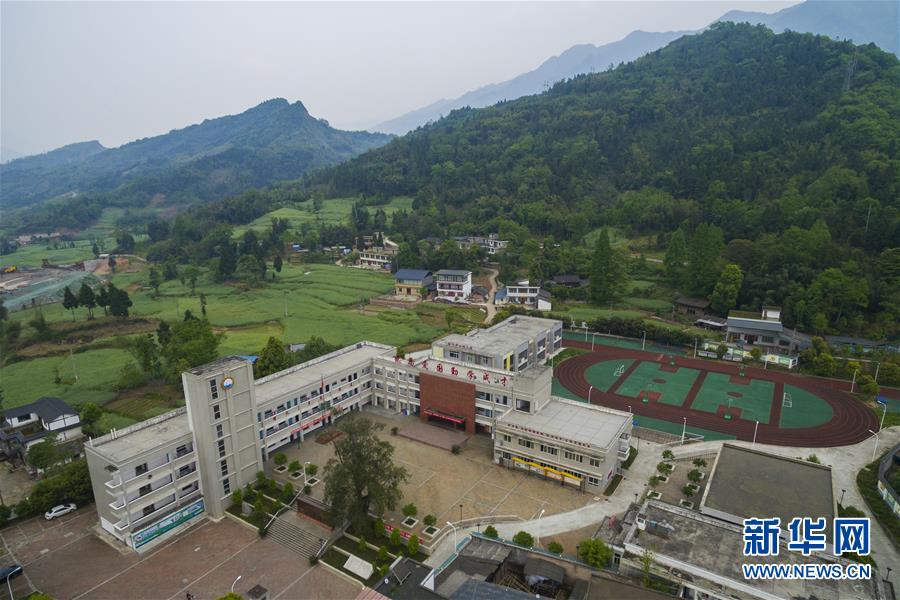 （新華全媒頭條&middot;圖文互動）（12）&ldquo;美麗的中國夢屬于你們&rdquo;&mdash;&mdash;以習(xí)近平同志為核心的黨中央關(guān)心少年兒童工作紀實