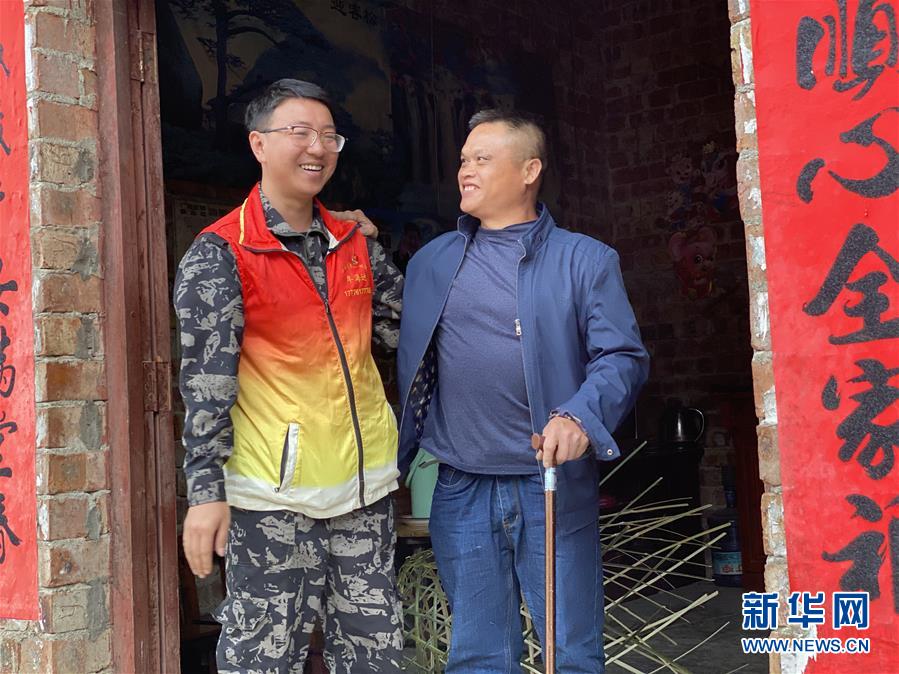 （在習(xí)近平新時(shí)代中國(guó)特色社會(huì)主義思想指引下&mdash;&mdash;新時(shí)代新作為新篇章&middot;習(xí)近平總書記關(guān)切事&middot;圖文互動(dòng)）（4）青春做伴，西部放歌&mdash;&mdash;走近扎根西部建設(shè)邊疆的大學(xué)生們