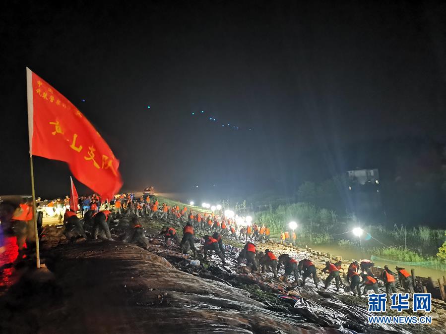 （防汛抗洪&middot;圖文互動(dòng)）（1）哪里有需要就戰(zhàn)斗在哪里&mdash;&mdash;武警安徽總隊(duì)黃山支隊(duì)抗洪搶險(xiǎn)記事