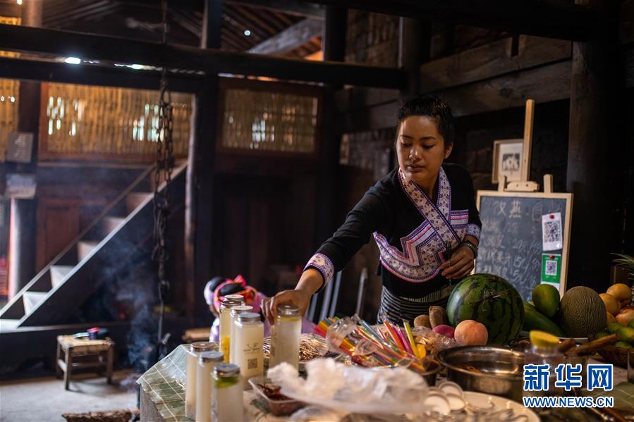 （決戰(zhàn)決勝脫貧攻堅&middot;圖文互動）（3）眼前的生活就是詩和遠方&mdash;&mdash;藝術引領云南傣族山村蝶變