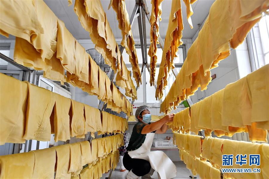 （新華全媒頭條&middot;走向我們的小康生活&middot;圖文互動）（10）長城腳下，小康村串成&ldquo;珍珠鏈&rdquo;