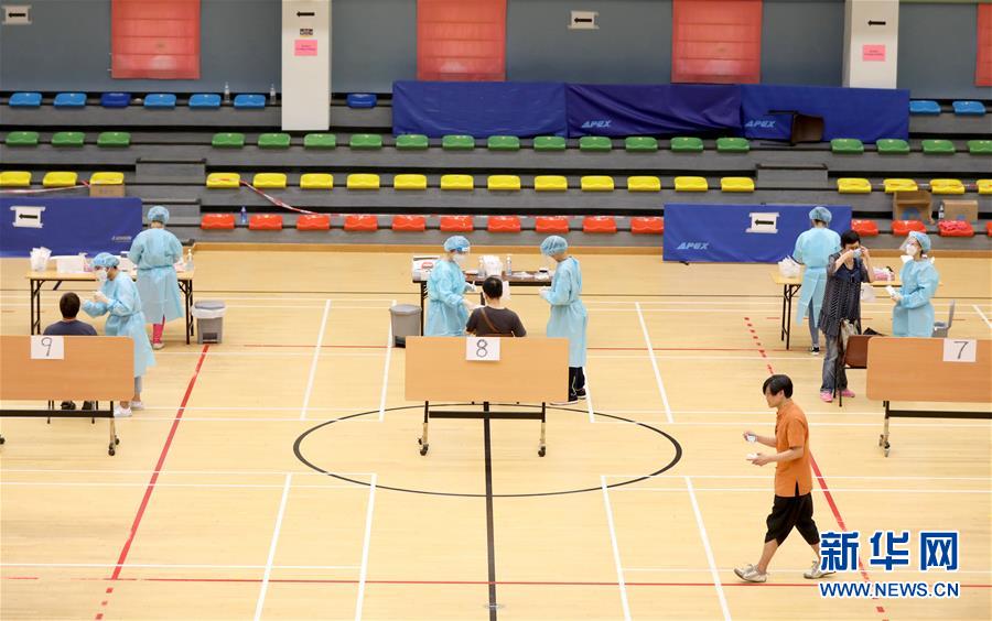 （圖文互動(dòng)）（4）&ldquo;身為醫(yī)護(hù)人員一分子，應(yīng)該出來幫忙&rdquo;&mdash;&mdash;參與新冠病毒社區(qū)檢測(cè)的香港醫(yī)護(hù)人員速寫