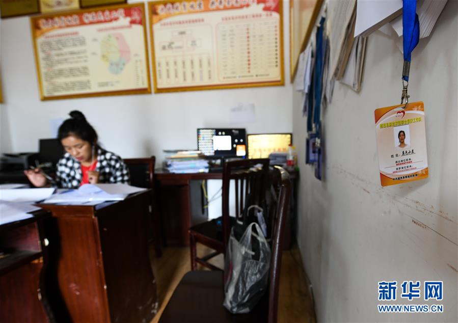 （熱點(diǎn)鮮報(bào)&middot;圖文互動(dòng)）（4）為了大涼山的下一代，她奔赴在助學(xué)路上