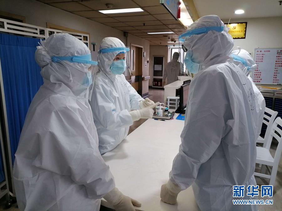 （抗疫一線醫(yī)務(wù)人員英雄群體&middot;圖文互動）（3）&ldquo;救治危重病人，我們拼盡全力&rdquo;&mdash;&mdash;記四川大學(xué)華西醫(yī)院援鄂重癥救治醫(yī)療隊(duì)