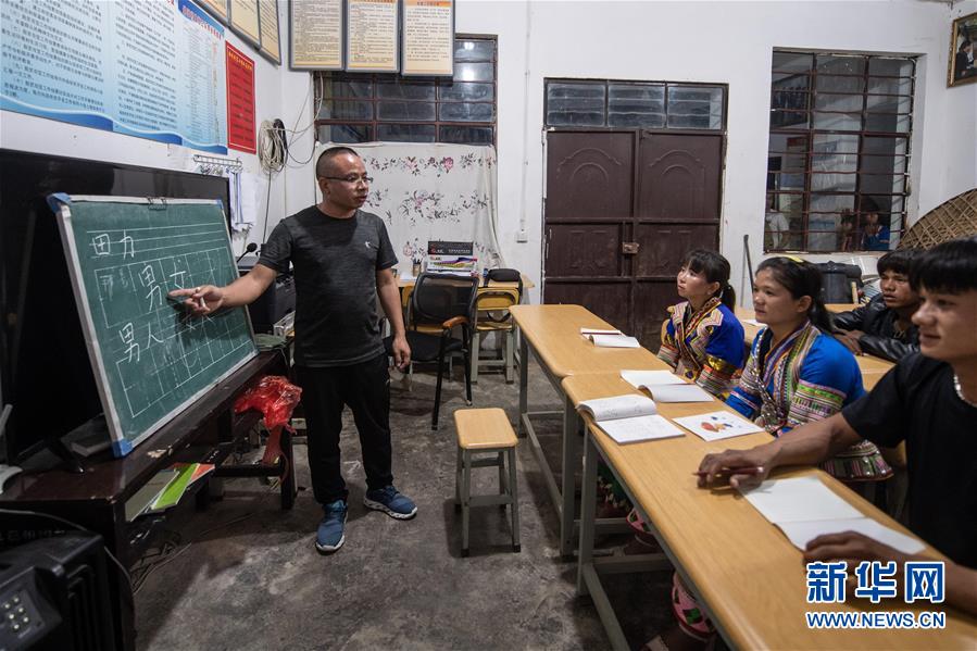 （新華全媒頭條&middot;決戰(zhàn)決勝脫貧攻堅(jiān)&middot;督戰(zhàn)未摘帽貧困縣&middot;圖文互動）（3）脫貧的歌聲&mdash;&mdash;云南直過民族和人口較少民族共入新時代