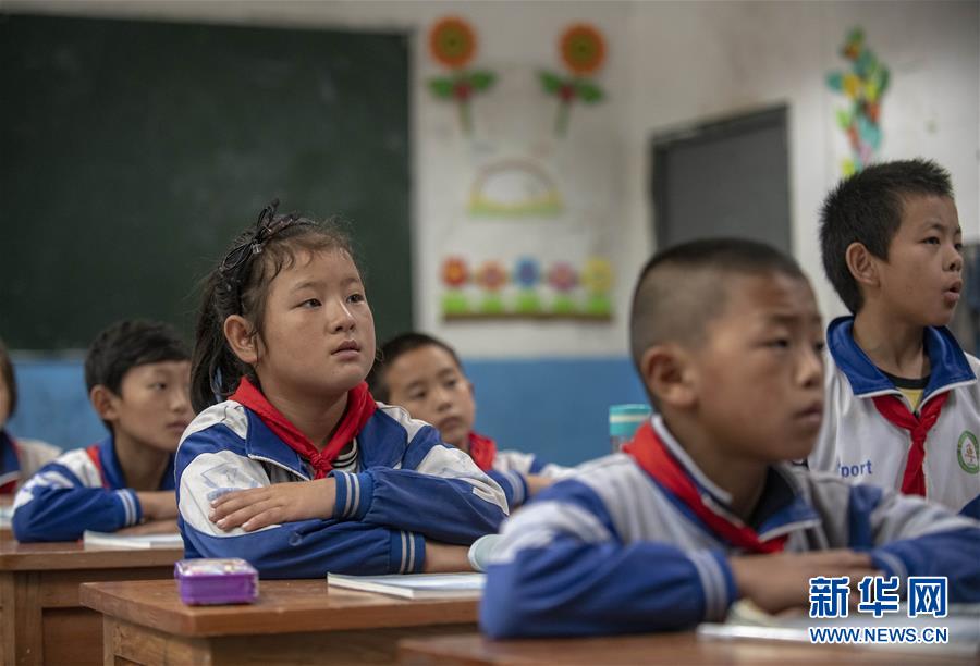 （新華全媒頭條&middot;決戰(zhàn)決勝脫貧攻堅(jiān)&middot;督戰(zhàn)未摘帽貧困縣&middot;圖文互動）（6）脫貧的歌聲&mdash;&mdash;云南直過民族和人口較少民族共入新時代