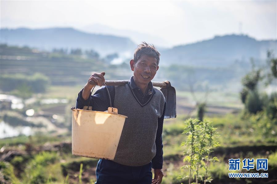 （新華全媒頭條&middot;決戰(zhàn)決勝脫貧攻堅(jiān)&middot;督戰(zhàn)未摘帽貧困縣&middot;圖文互動）（11）脫貧的歌聲&mdash;&mdash;云南直過民族和人口較少民族共入新時代