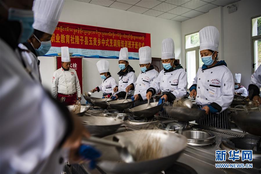 （新華全媒頭條&middot;走向我們的小康生活&middot;圖文互動(dòng)）（2）扎西德勒，我們的新家園&mdash;&mdash;西藏易地扶貧搬遷搬出幸福美好新生活