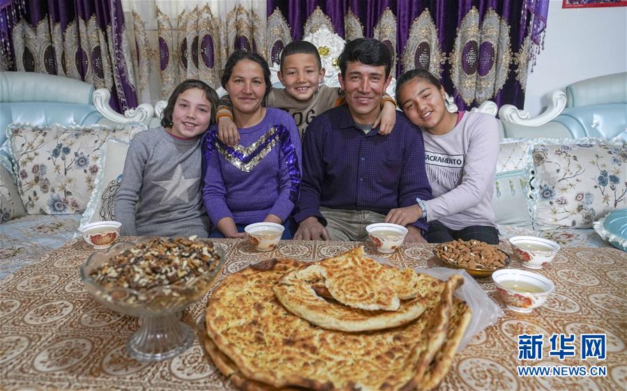 (新華全媒頭條·圖文互動(dòng))(7)新天地 新兒女 新奇跡——脫貧攻堅(jiān)繪就新疆新圖景