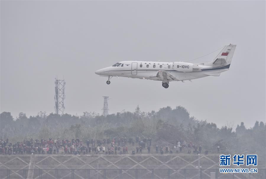 （經(jīng)濟(jì)）（2）成都天府國際機(jī)場開始校飛