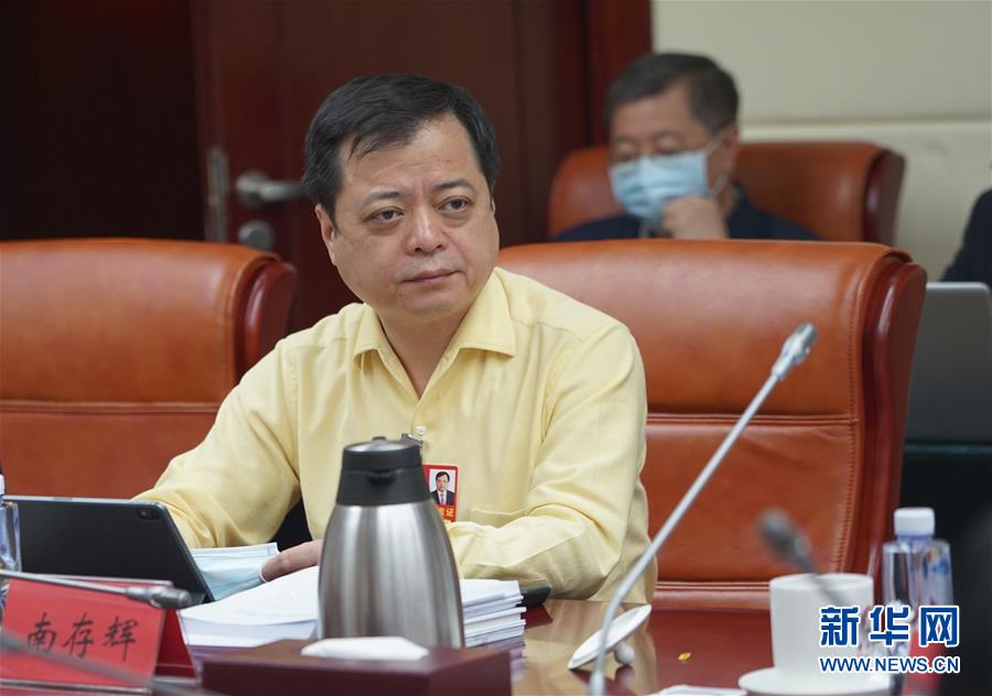 （兩會(huì)&middot;熱點(diǎn)畫報(bào)）（5）代表委員聚焦民法典草案