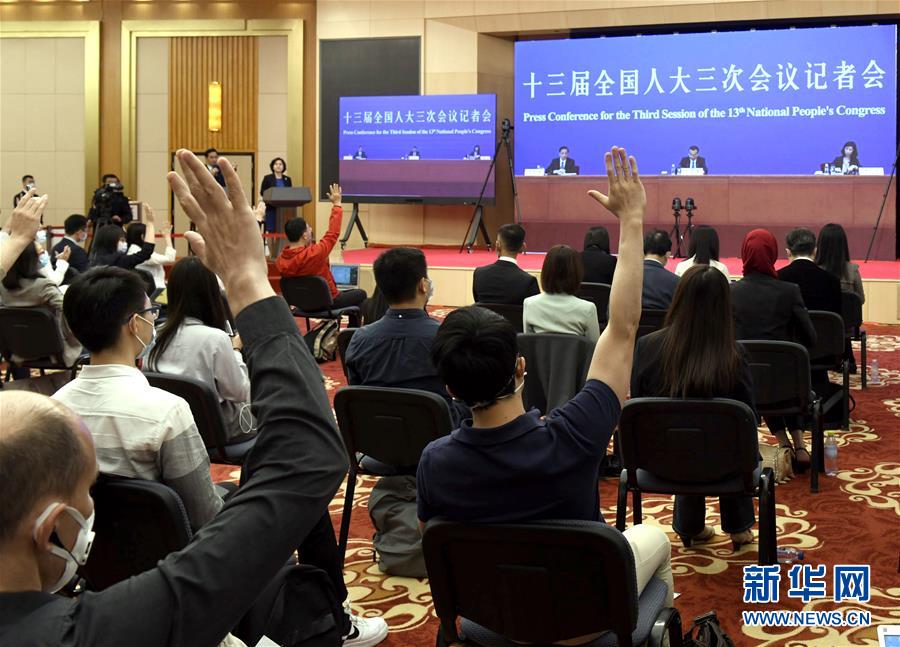 （兩會&middot;XHDW）（17）李克強(qiáng)出席記者會并回答中外記者提問