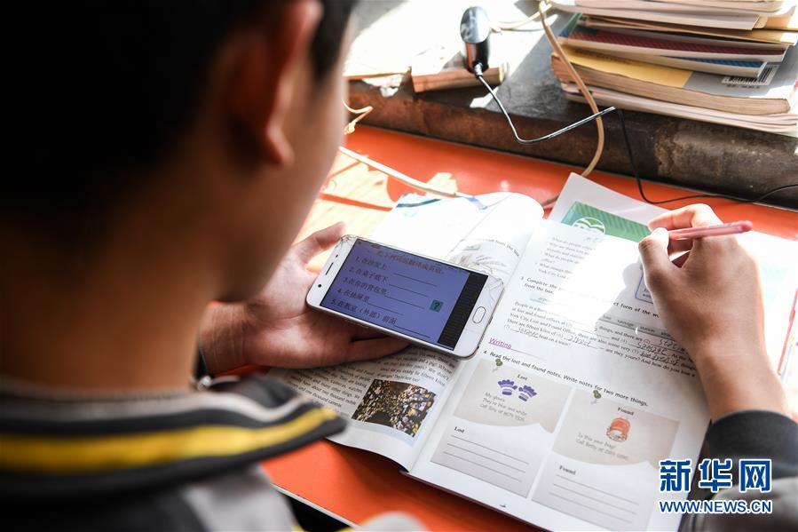 （新華全媒頭條&middot;圖文互動(dòng)）（21）從人民中汲取磅礴力量&mdash;&mdash;習(xí)近平總書(shū)記同出席2020年全國(guó)兩會(huì)人大代表、政協(xié)委員共商國(guó)是紀(jì)實(shí)