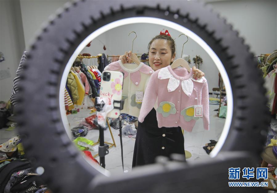 （新華全媒頭條&middot;兩會(huì)精神看落實(shí)&middot;圖文互動(dòng)）（4）培育新機(jī) 開辟新局&mdash;&mdash;落實(shí)全國(guó)兩會(huì)精神激發(fā)經(jīng)濟(jì)發(fā)展新動(dòng)能述評(píng)