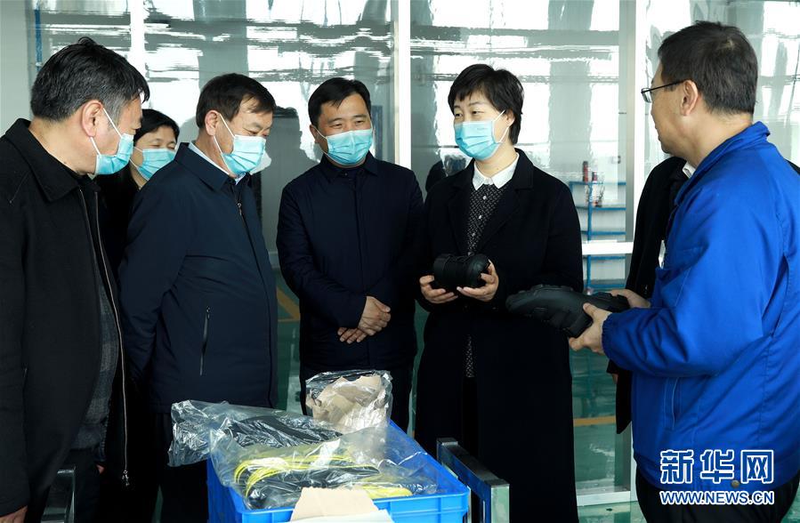 （新時(shí)代優(yōu)秀縣委書(shū)記風(fēng)采&middot;圖文互動(dòng)）（2）吳海燕：向百姓交一份無(wú)悔的答卷