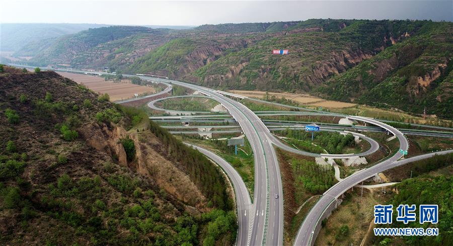 （&ldquo;中國(guó)面貌&rdquo;系列述評(píng)&middot;圖文互動(dòng)）（4）奇跡中國(guó)&mdash;&mdash;70年中國(guó)面貌變遷述評(píng)之一