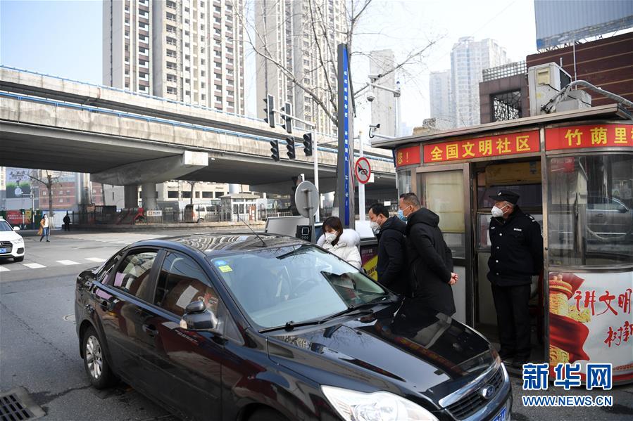 （在習(xí)近平新時(shí)代中國特色社會(huì)主義思想指引下&mdash;&mdash;新時(shí)代新作為新篇章&middot;習(xí)近平總書記關(guān)切事&middot;圖文互動(dòng)）（2）當(dāng)億萬只手緊握在一起&hellip;&hellip;&mdash;&mdash;戰(zhàn)&ldquo;疫&rdquo;一線感受中國力量