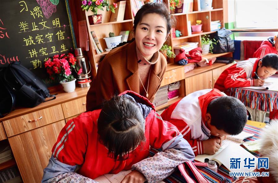 （在習(xí)近平新時(shí)代中國特色社會主義思想指引下&mdash;&mdash;新時(shí)代新作為新篇章&middot;習(xí)近平總書記關(guān)切事&middot;圖文互動）（4）青春的顏色是什么？