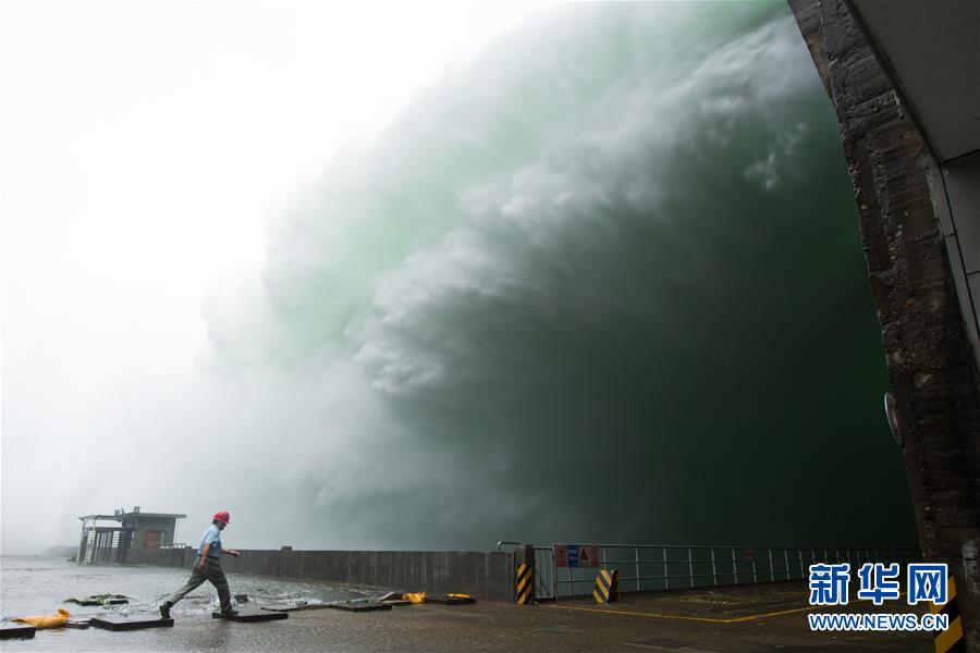 （在習近平新時代中國特色社會主義思想指引下&mdash;&mdash;新時代新作為新篇章&middot;習近平總書記關切事&middot;圖文互動）（1）黑科技 縛洪魔&mdash;&mdash;現代科技提升防汛救災硬實力