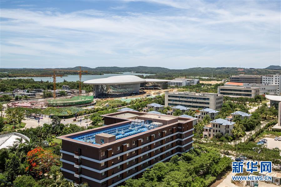 (在習(xí)近平新時(shí)代中國特色社會(huì)主義思想指引下——新時(shí)代新作為新篇章·習(xí)近平總書記關(guān)切事·圖文互動(dòng))(13)感受開放新魅力——海南自由貿(mào)易港建設(shè)開局觀察