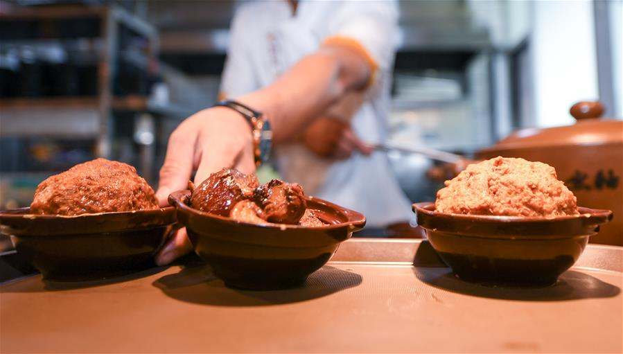 （在習(xí)近平新時代中國特色社會主義思想指引下&mdash;&mdash;新時代新作為新篇章&middot;習(xí)近平總書記關(guān)切事&middot;圖文互動）（2）讓&ldquo;舌尖上的節(jié)約&rdquo;成為習(xí)慣&mdash;&mdash;全社會營造浪費可恥、節(jié)約為榮的氛圍掃描