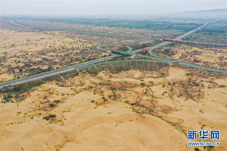 （在習(xí)近平新時代中國特色社會主義思想指引下&mdash;&mdash;新時代新作為新篇章&middot;習(xí)近平總書記關(guān)切事&middot;圖文互動）（11）綠意，在黃沙中鋪展&mdash;&mdash;我國防沙治沙紀(jì)實(shí)