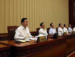張德江主持全國(guó)人大常委會(huì)第十六次會(huì)議