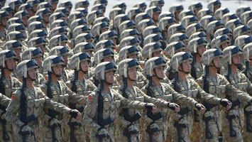 &ldquo;攻堅(jiān)英雄連&rdquo;接受檢閱