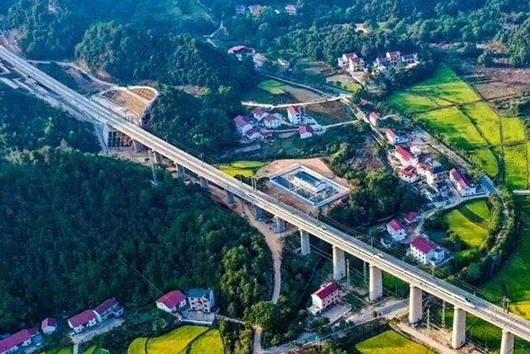 坐著高鐵看中國 十月一日出發(fā)！